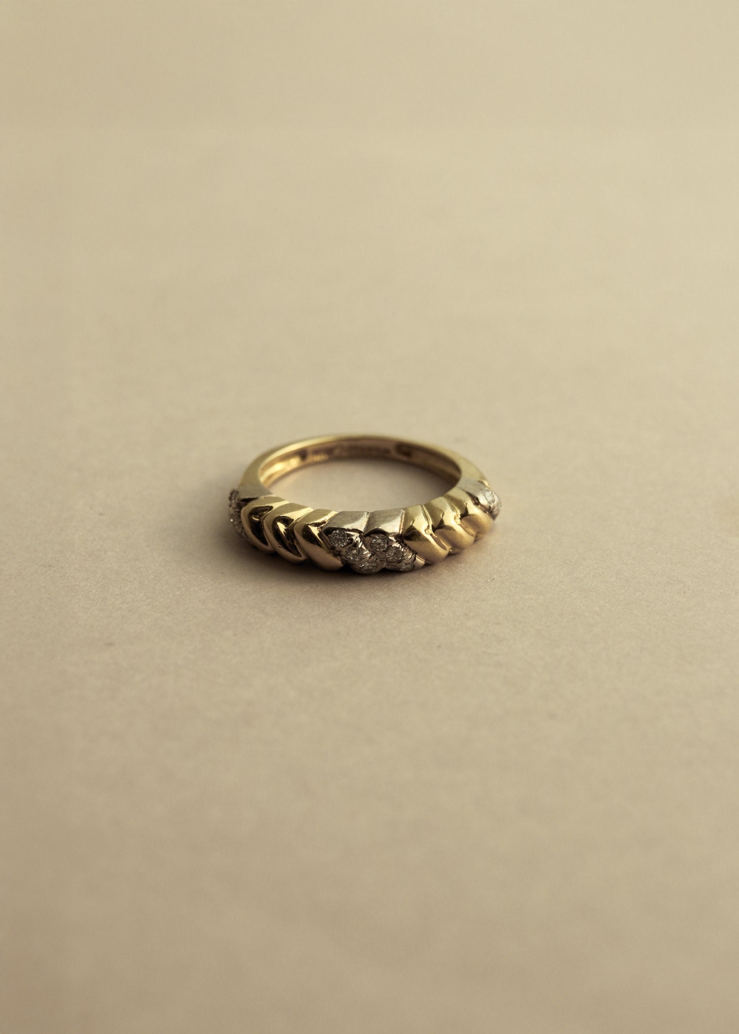 Vintage 18K Gold & Diamond Two Tone Ring - 6.5