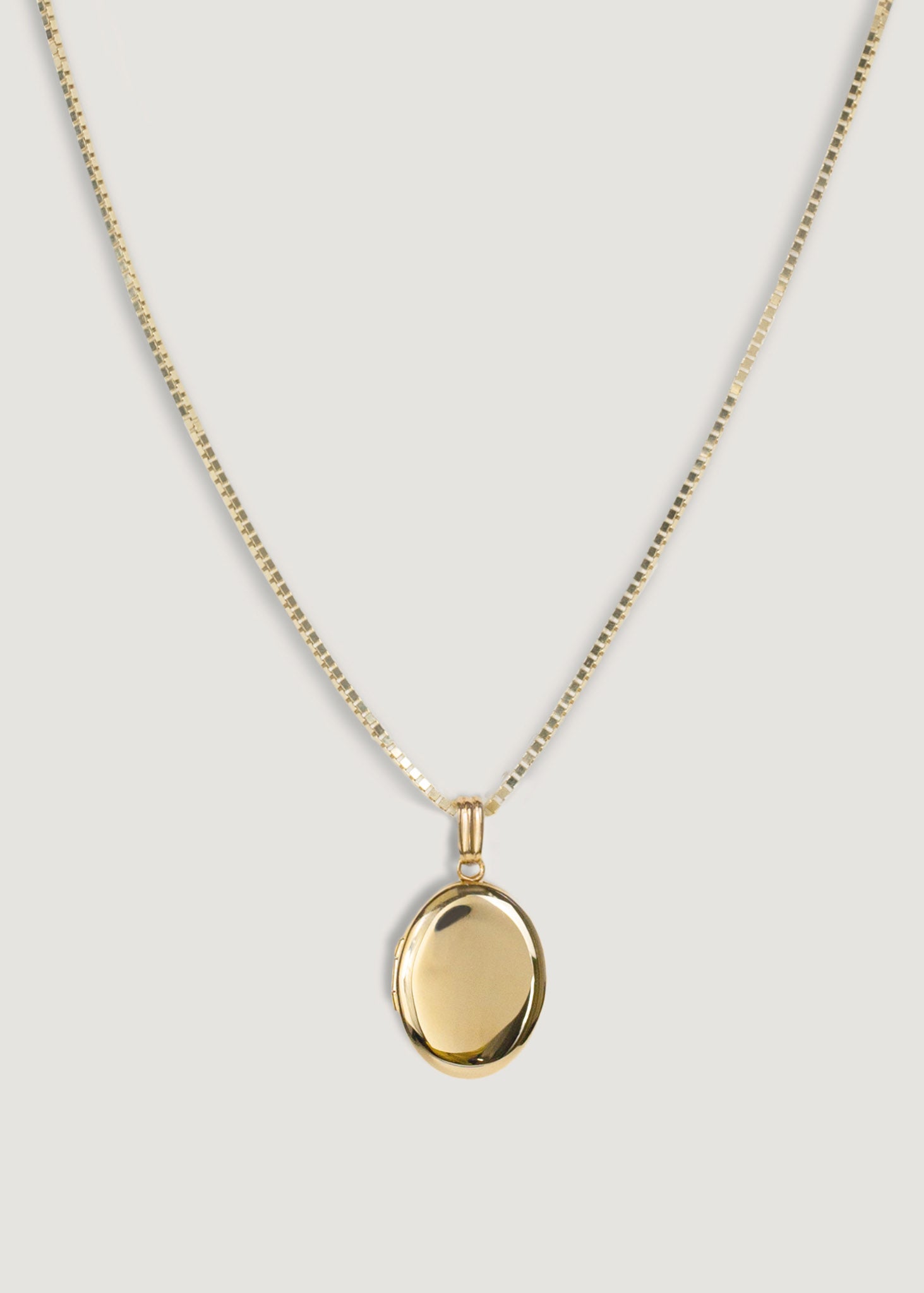 Maison Oval Locket Necklace - Kinn
