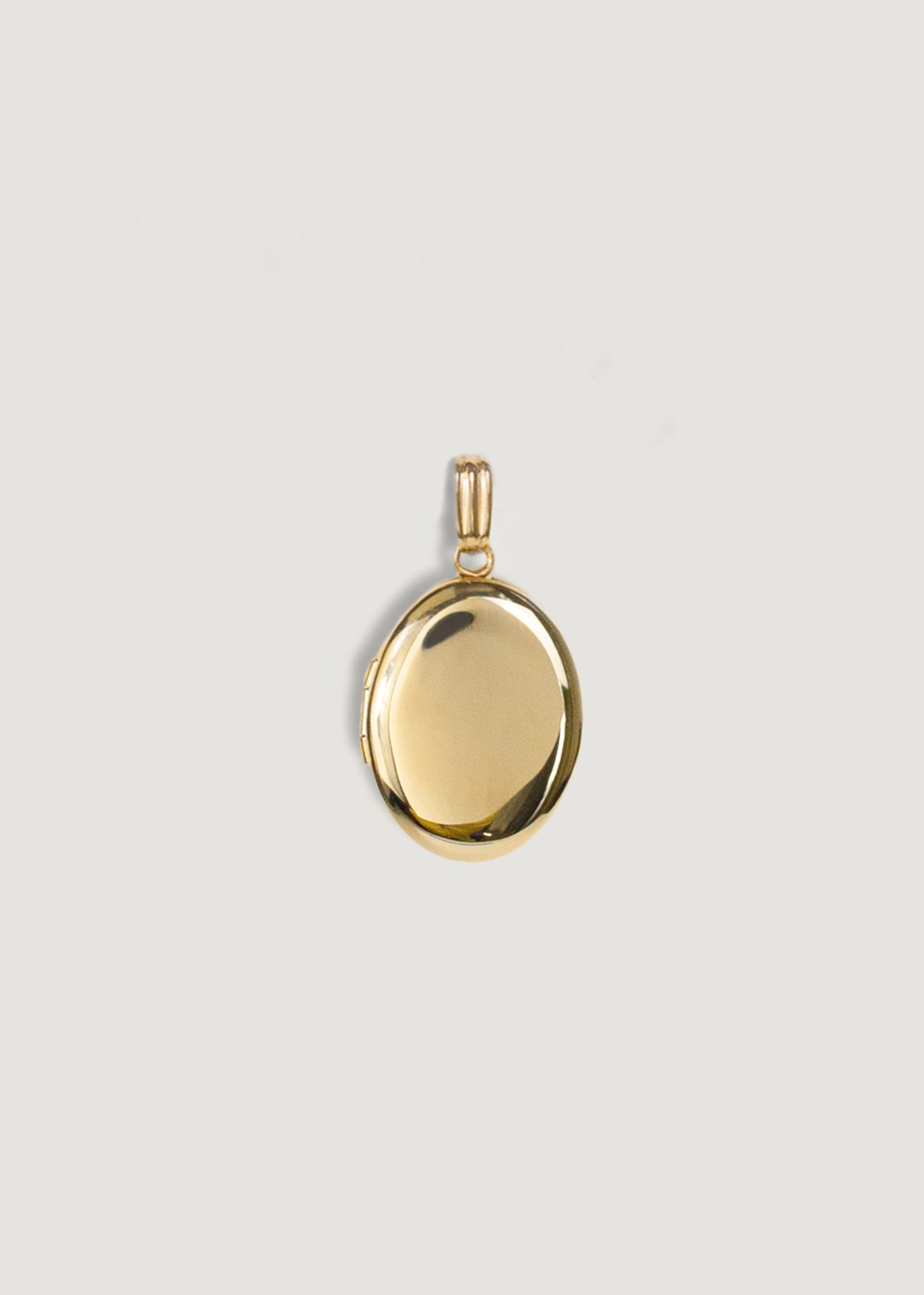 Maison Oval Locket Kinn