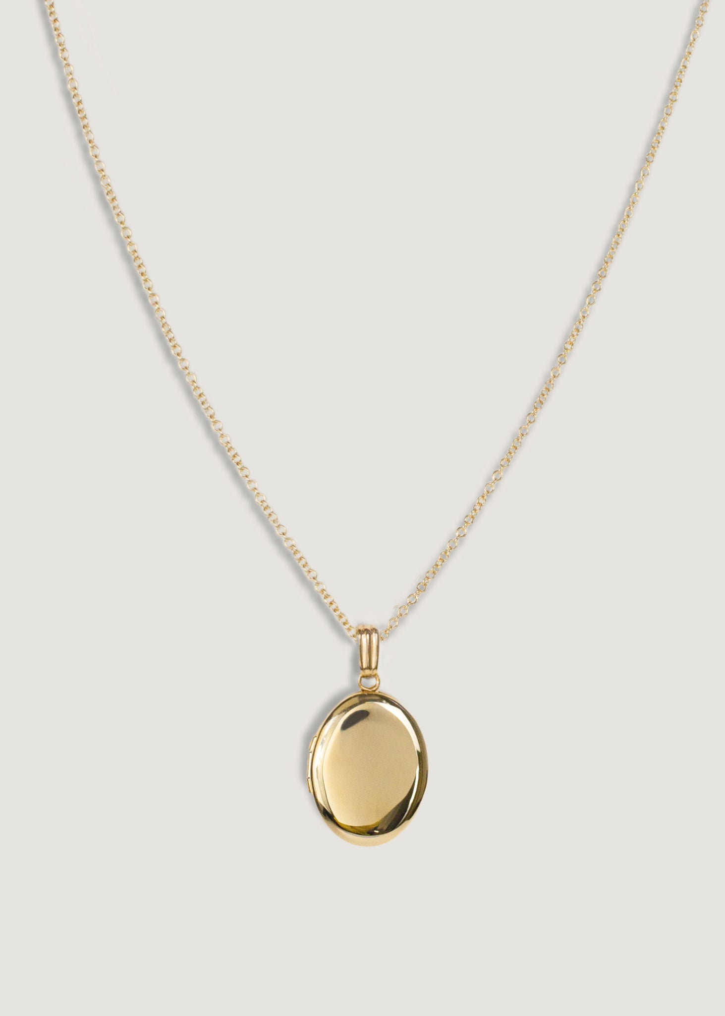Maison Oval Locket Necklace I Rolo - Engraving