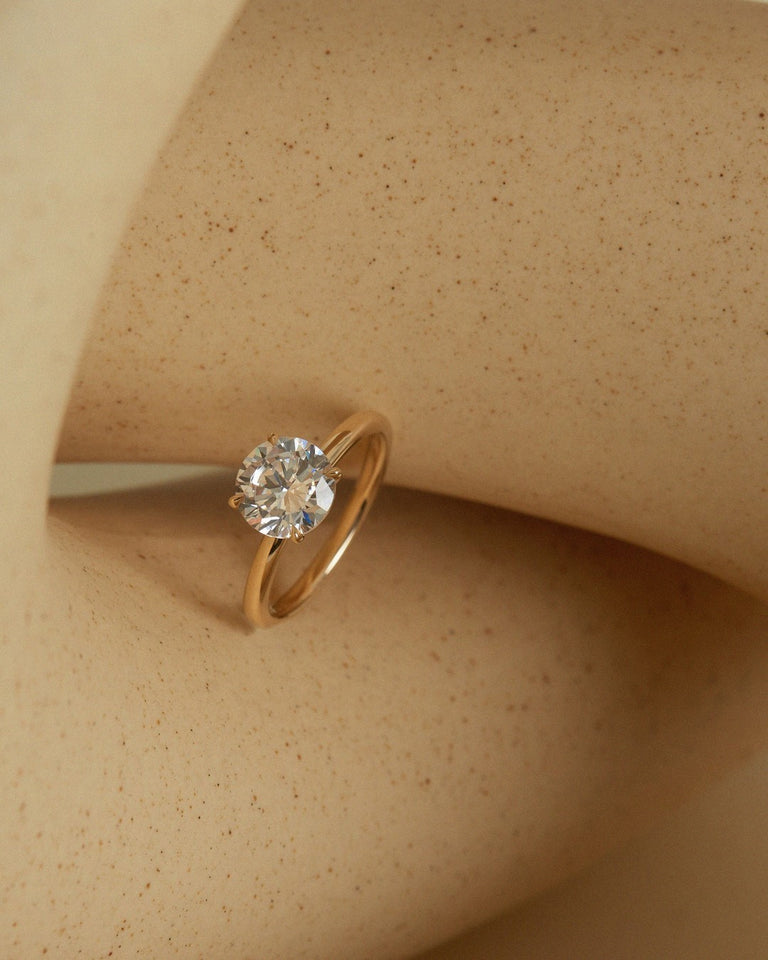 alt="the Elizabeth I engagement ring"