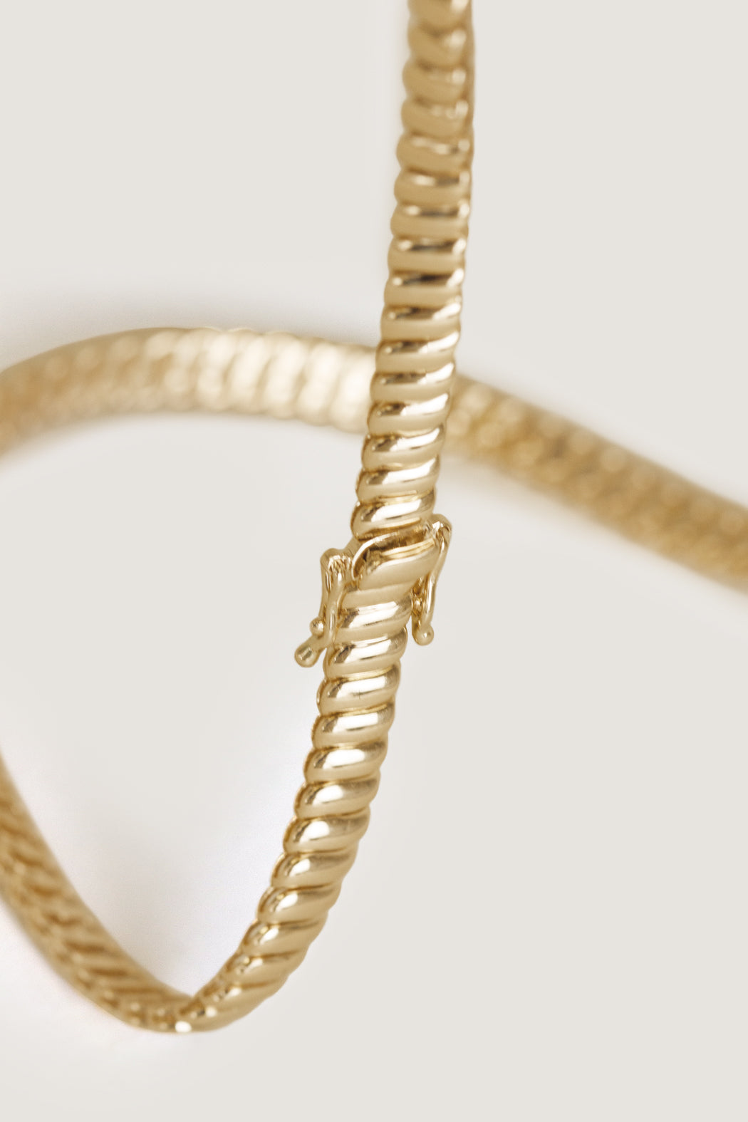 Flat s link gold chain top