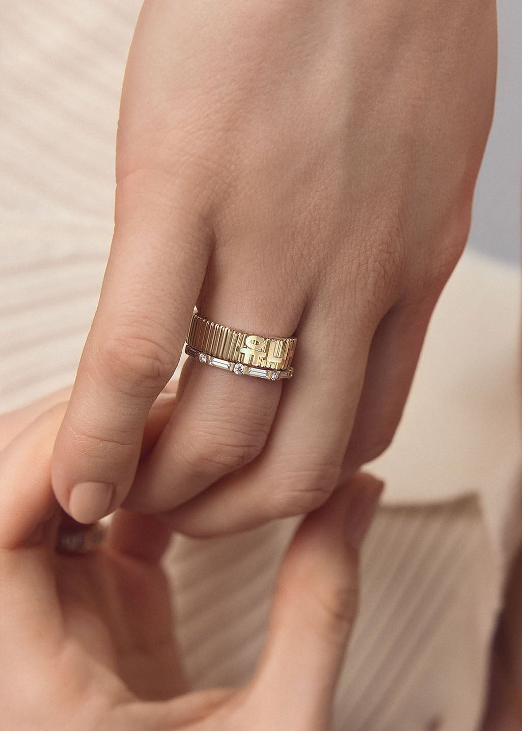 close up of a woman's hand wearing a Kinn Studio 14k Gold Heritage Ribbed Name Ring 