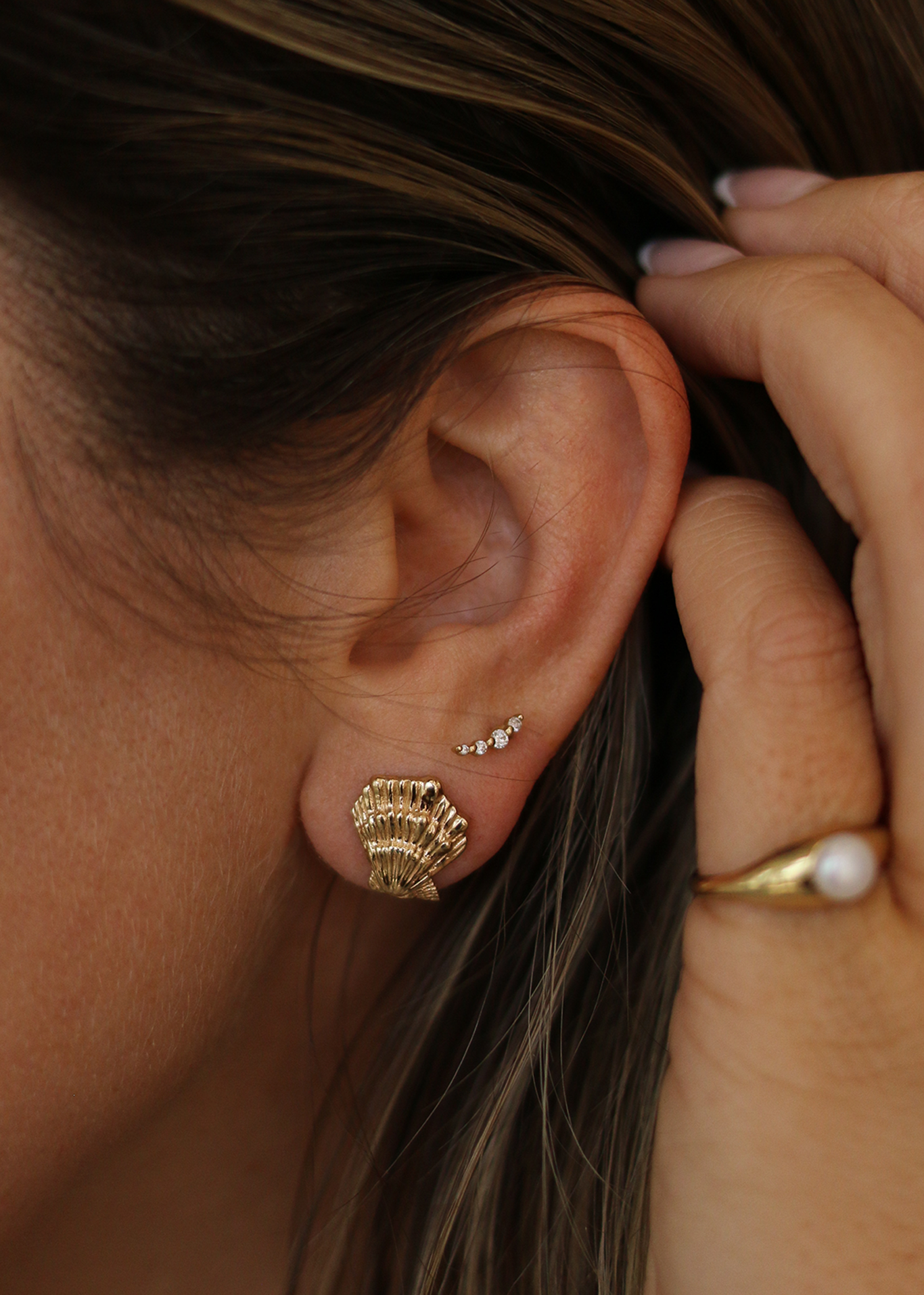 Shell Stud Earrings Gold