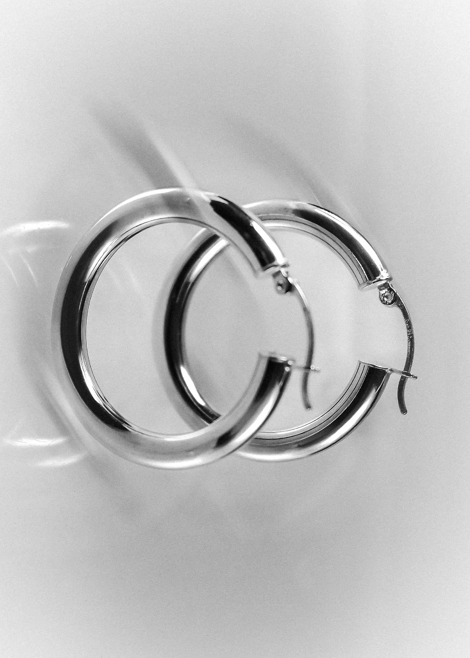 Classic Hoop Earrings Medium Silver | Kinn Studio