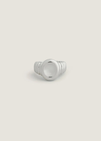 Osla Oval Signet Ring Silver | Kinn Studio