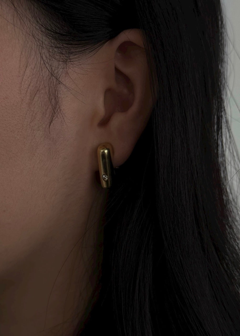 Vintage 18K Gold Tubular Hoops with Diamond