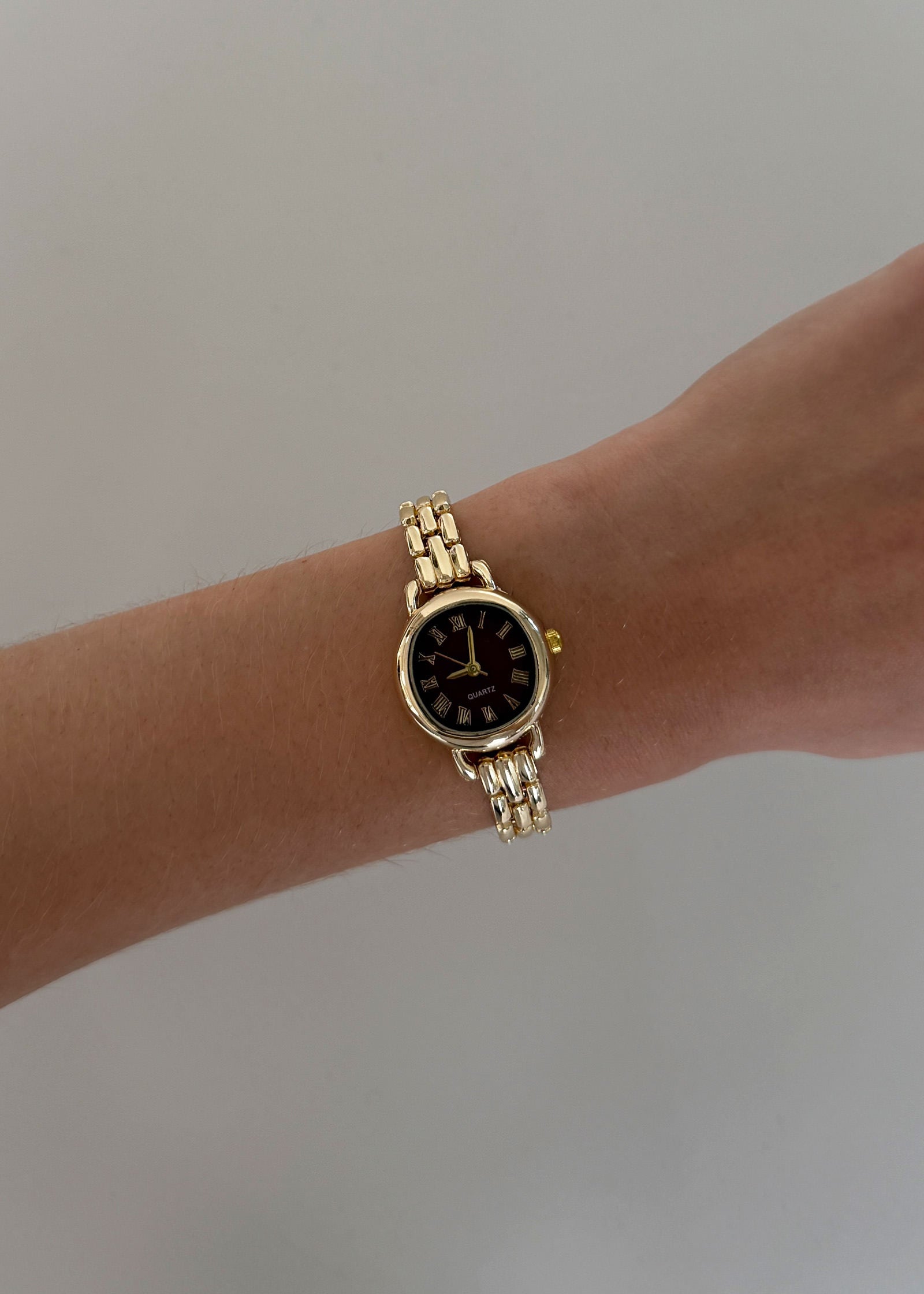 Vintage Quartz Burgundy Face Watch