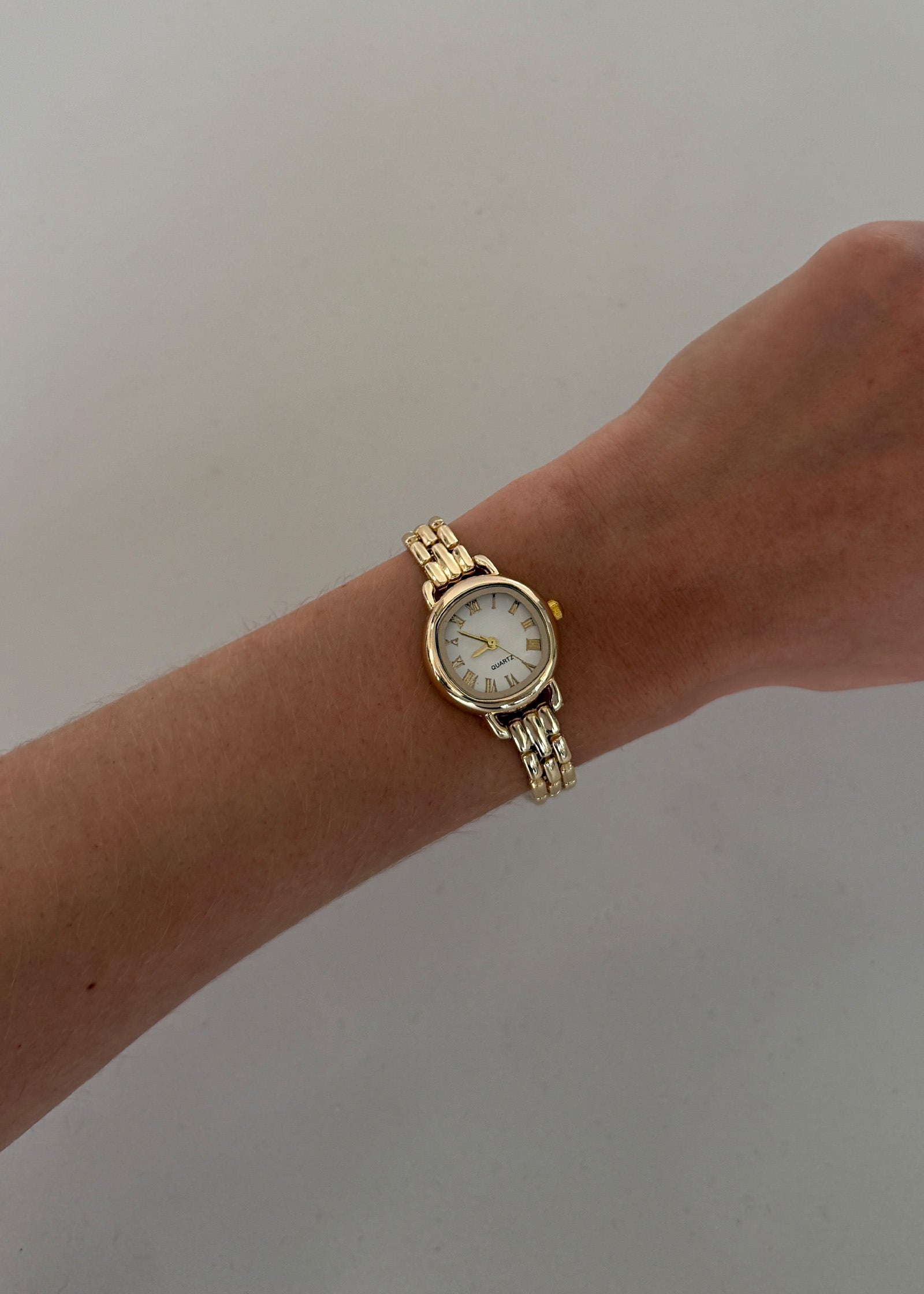 Vintage Quartz Circle Watch