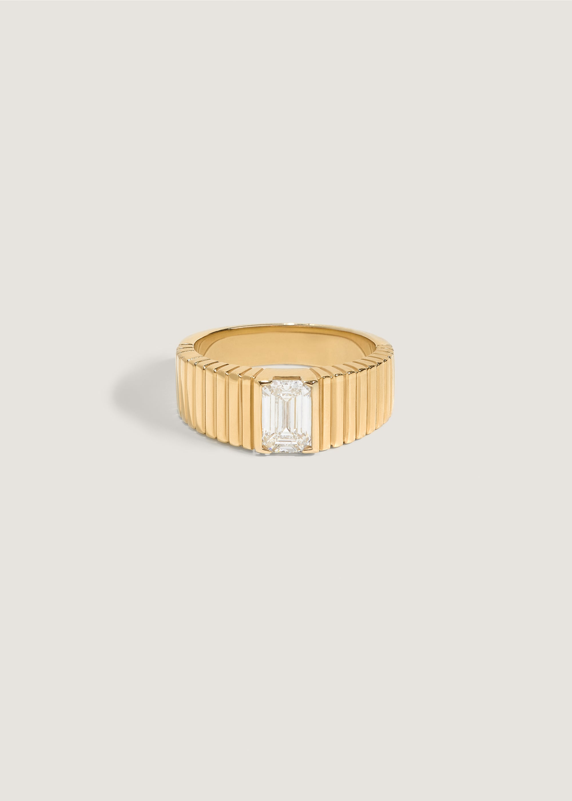 Solis Ribbed Ring Emerald Diamond