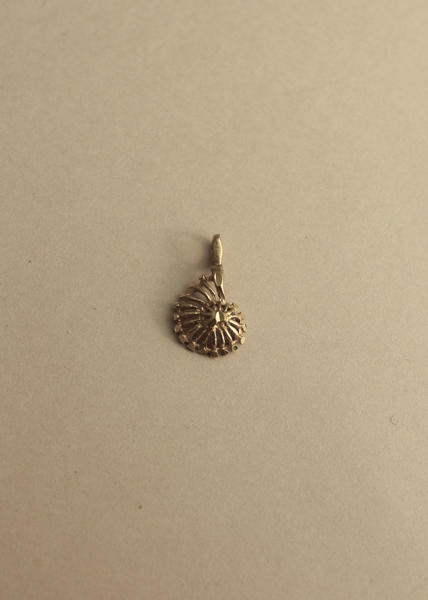 Vintage 14K Shell Pendant