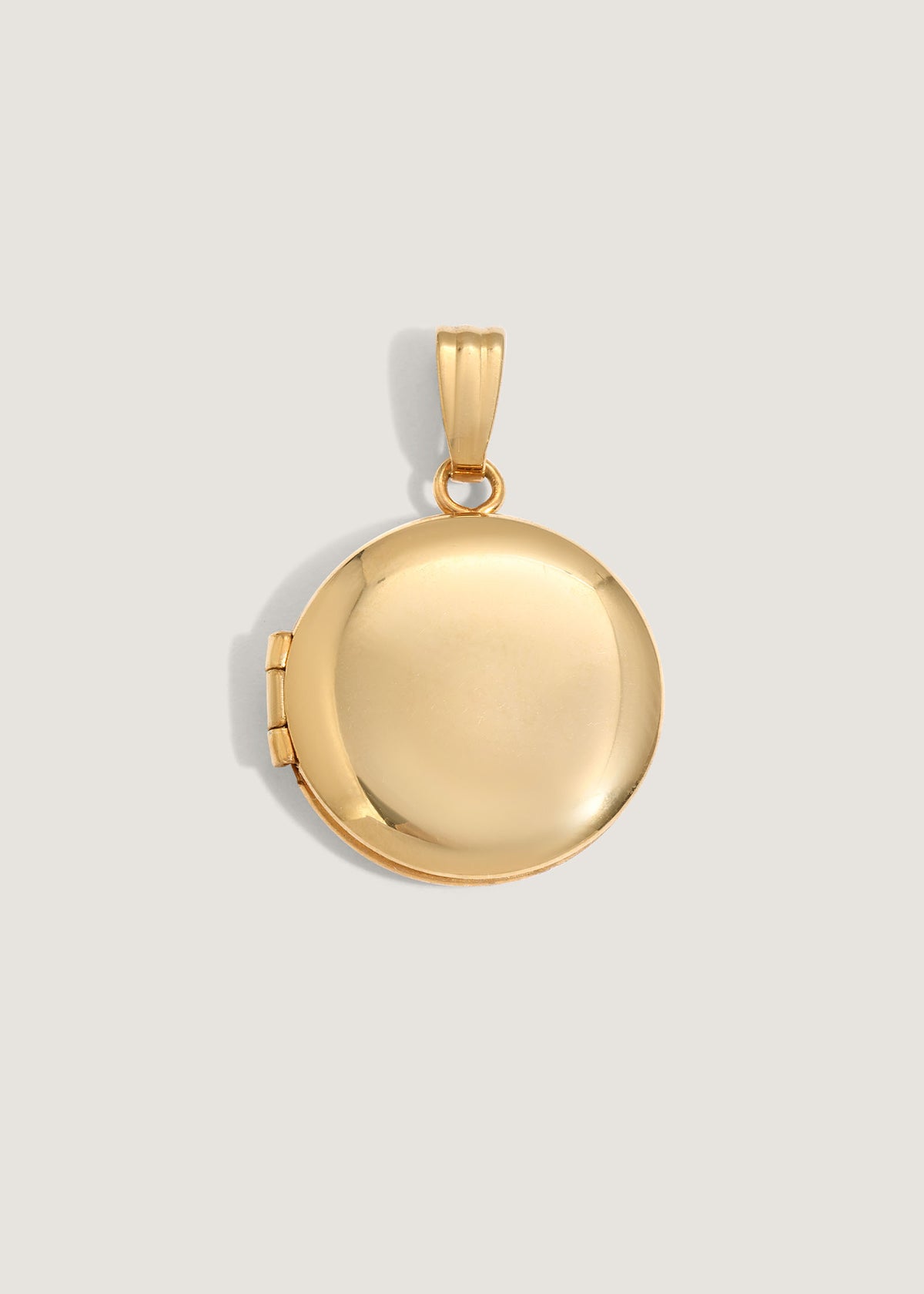 Kinn 14k Gold Maison Round Locket Pendant - ENGRAVING