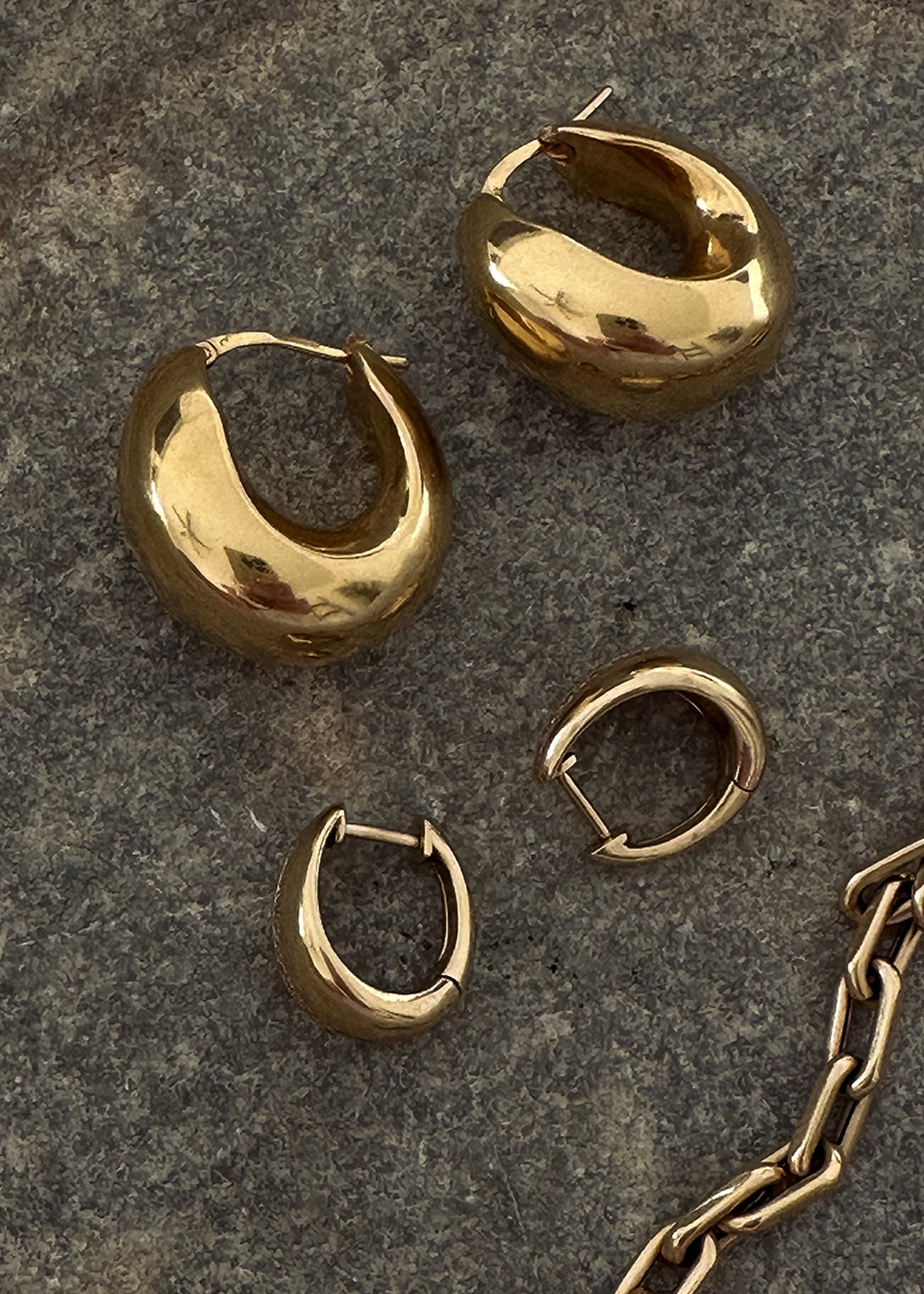 2.58 Carat Diamond Teardrop Hoop Earrings in 14k White Gold For Sale at