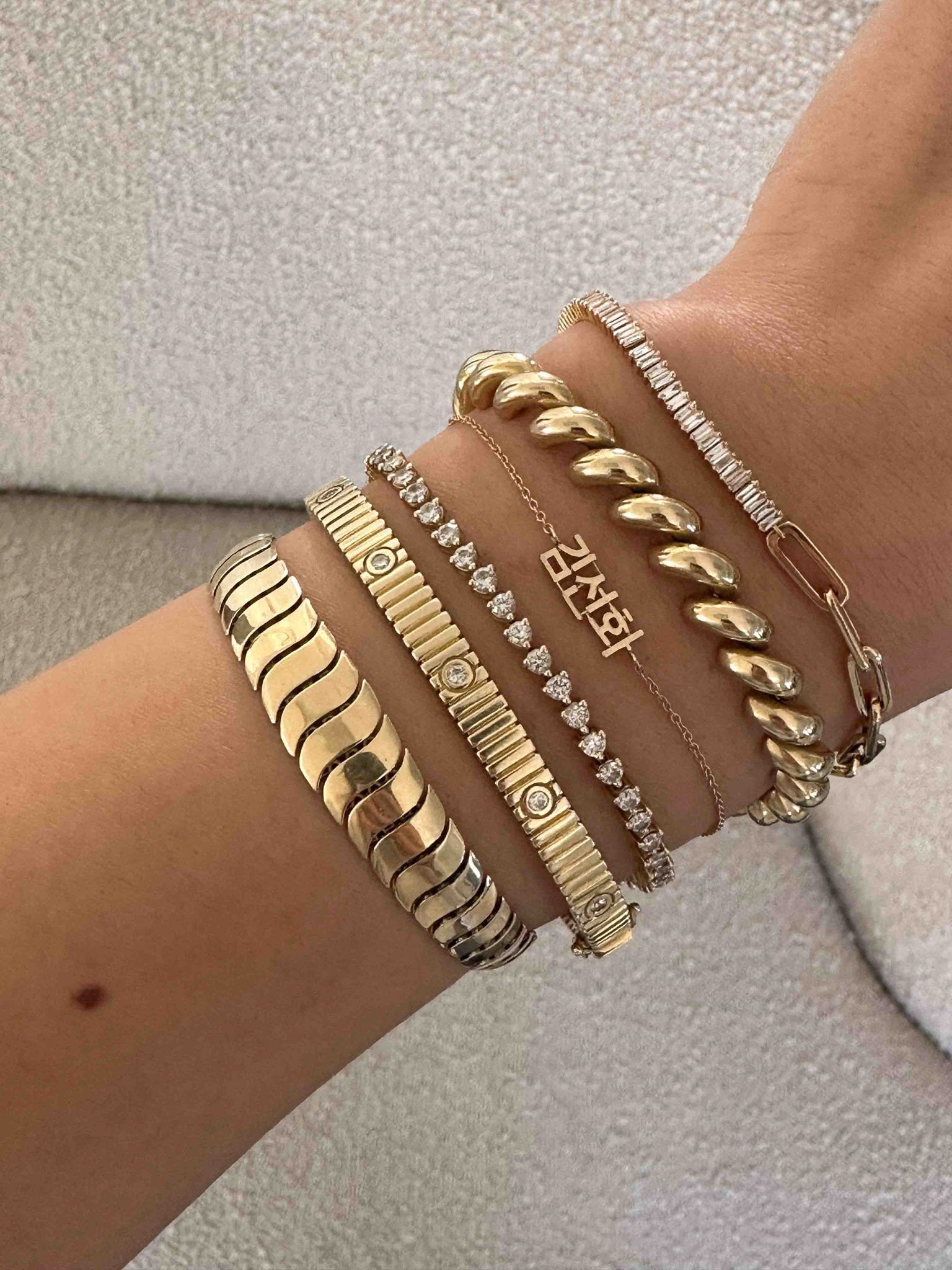 Designer Jewelry Earrings Pendant Charm Bracelets Gold Love V