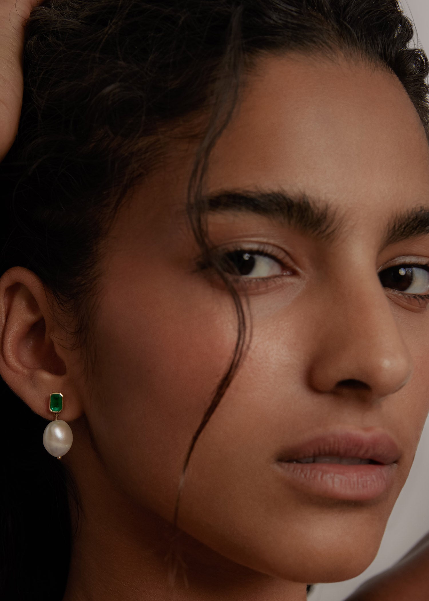 Baroque Pearl Drop Earrings Emerald - Kinn