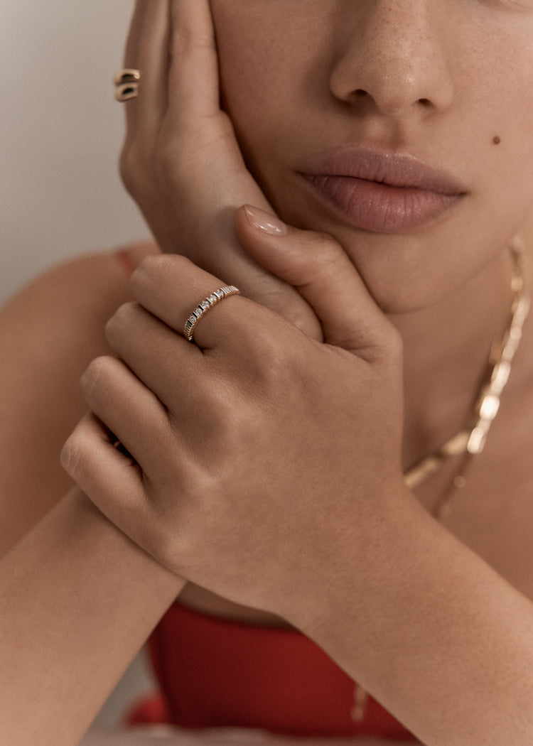 Solis Ribbed Five Diamond Ring - Kinn