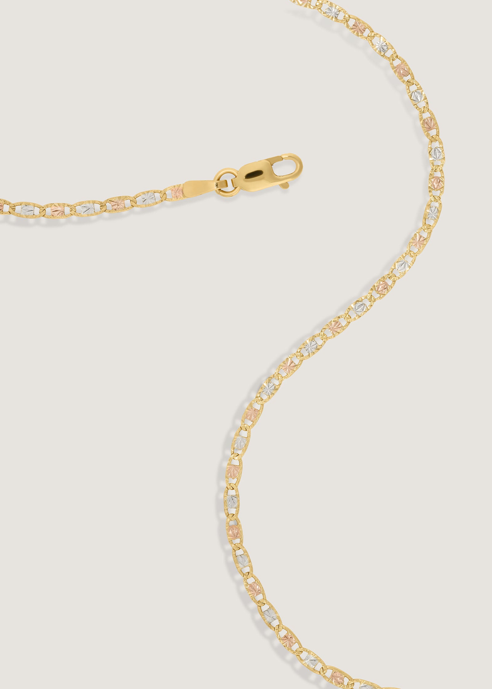 A Kinn 14k Valentino Tri-Color Gold Chain Necklace laid out against a white background showing a clasp