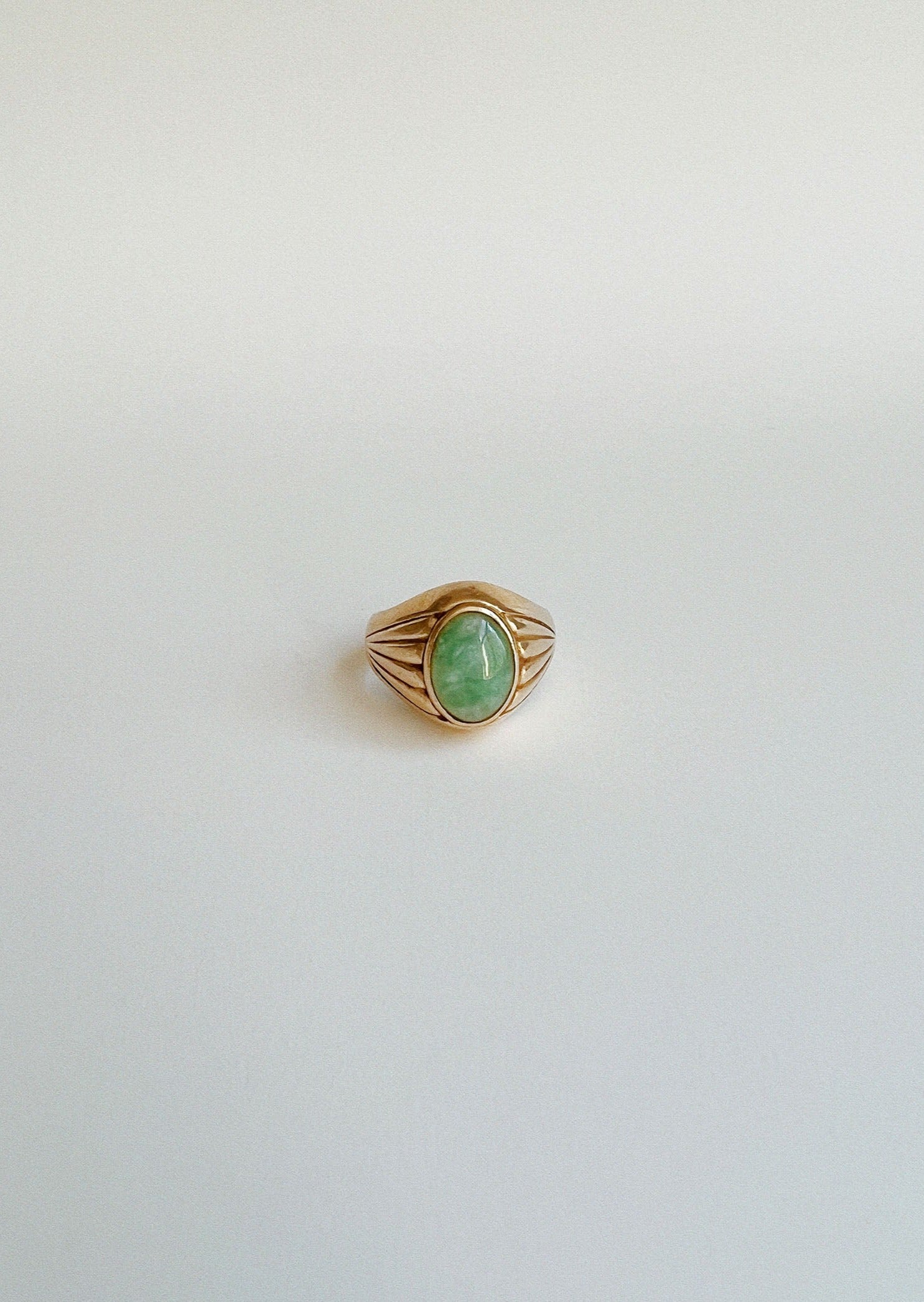 Vintage Ribbed Quartz Jade Signet Ring