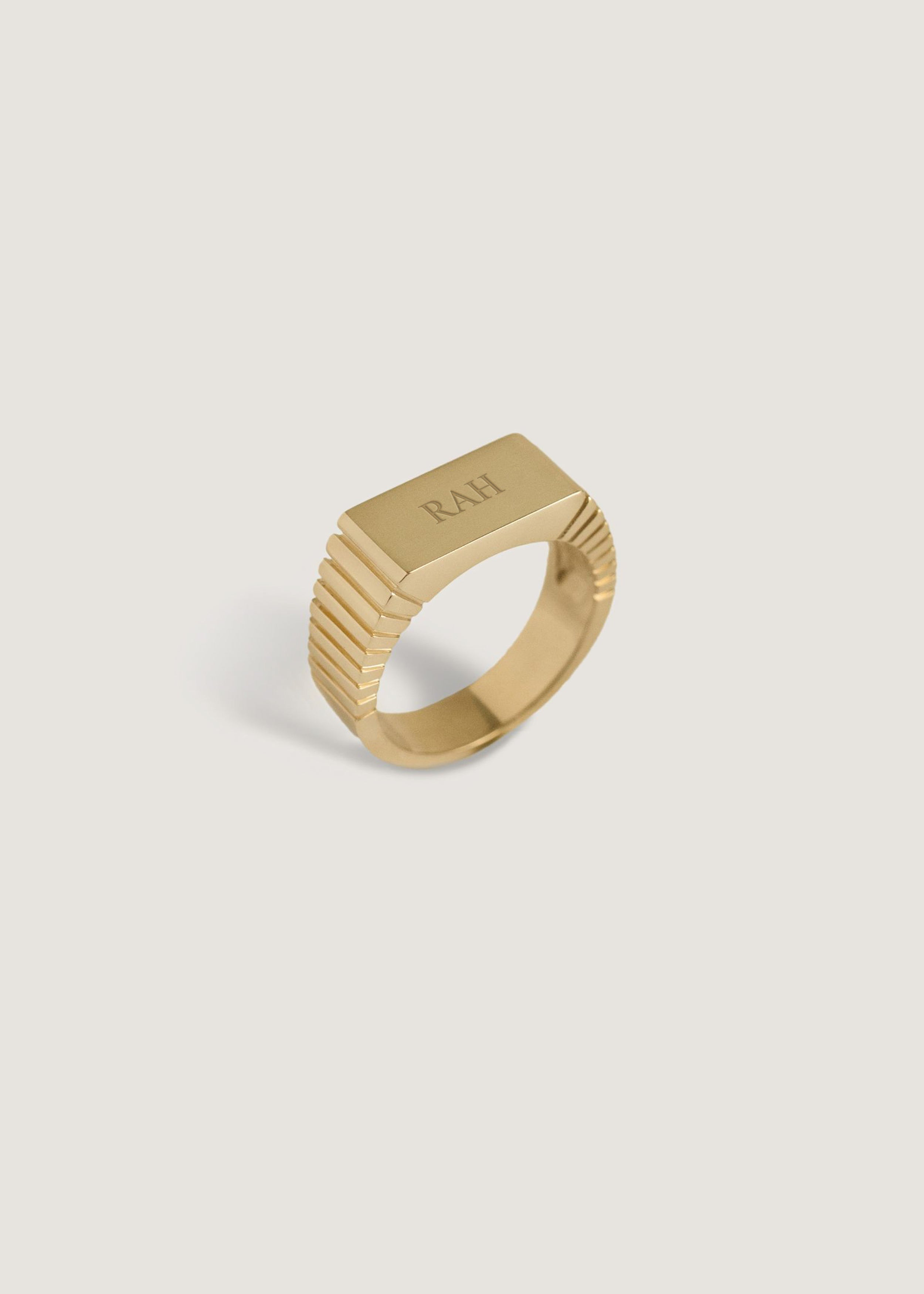 Vivian Ribbed Signet Ring Engraved 14k Solid Gold Kinn