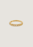 alt="Solis Ribbed V Diamond Ring"