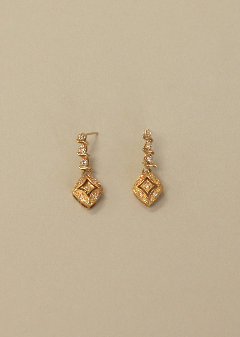 Kinn Vintage 14k Gold Kite Diamond Dangle Earrings
