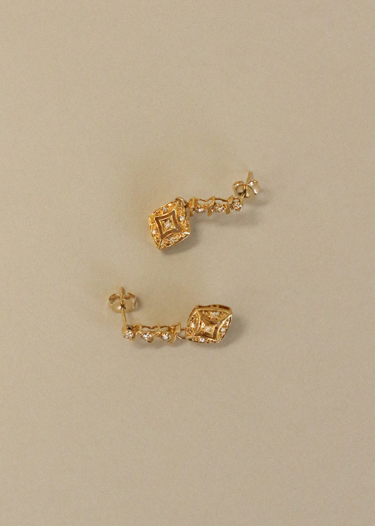 Kinn Vintage 14k Gold Kite Diamond Dangle Earrings 