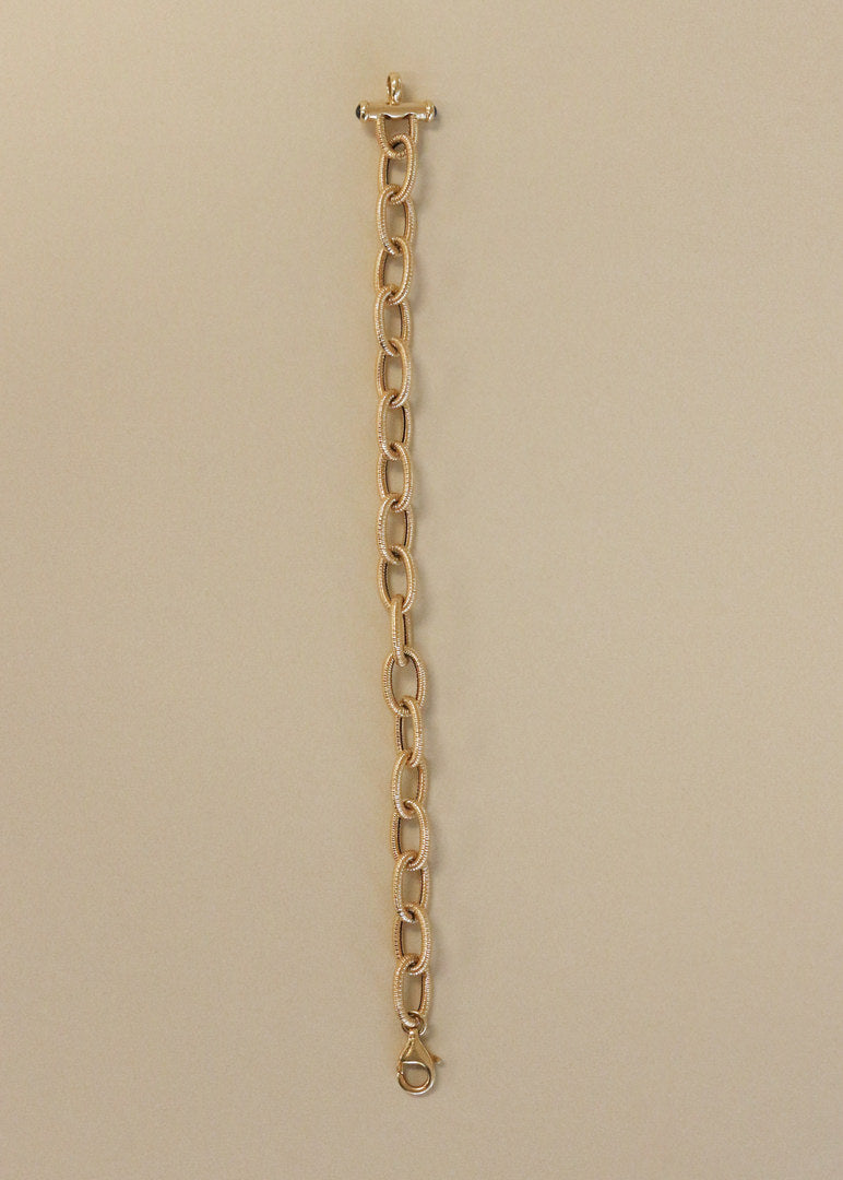 Kinn Vintage 14k Gold Link Chain Bracelet laying flat