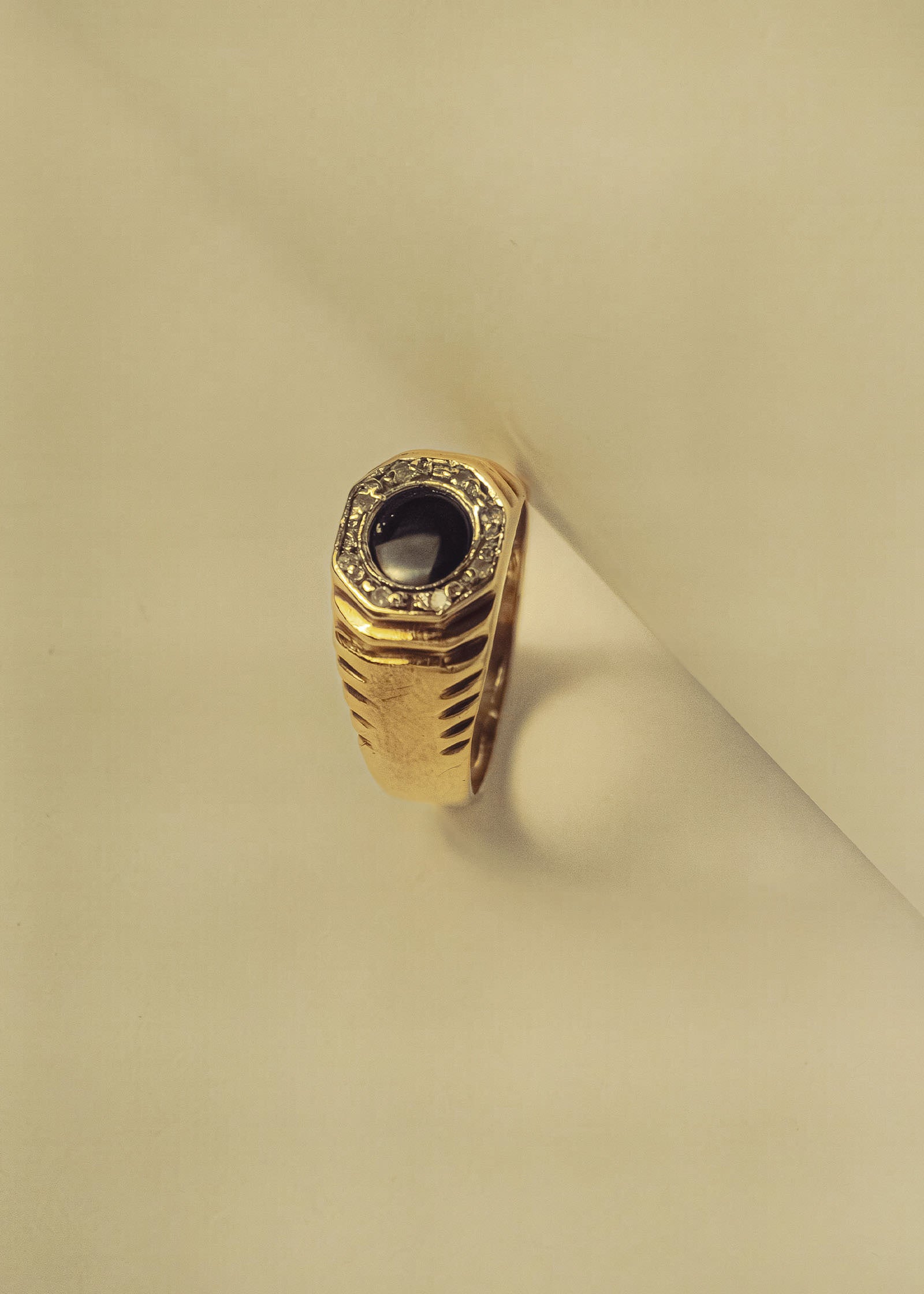 Kinn Vintage 14k Gold Octagon Ribbed Onyx Ring