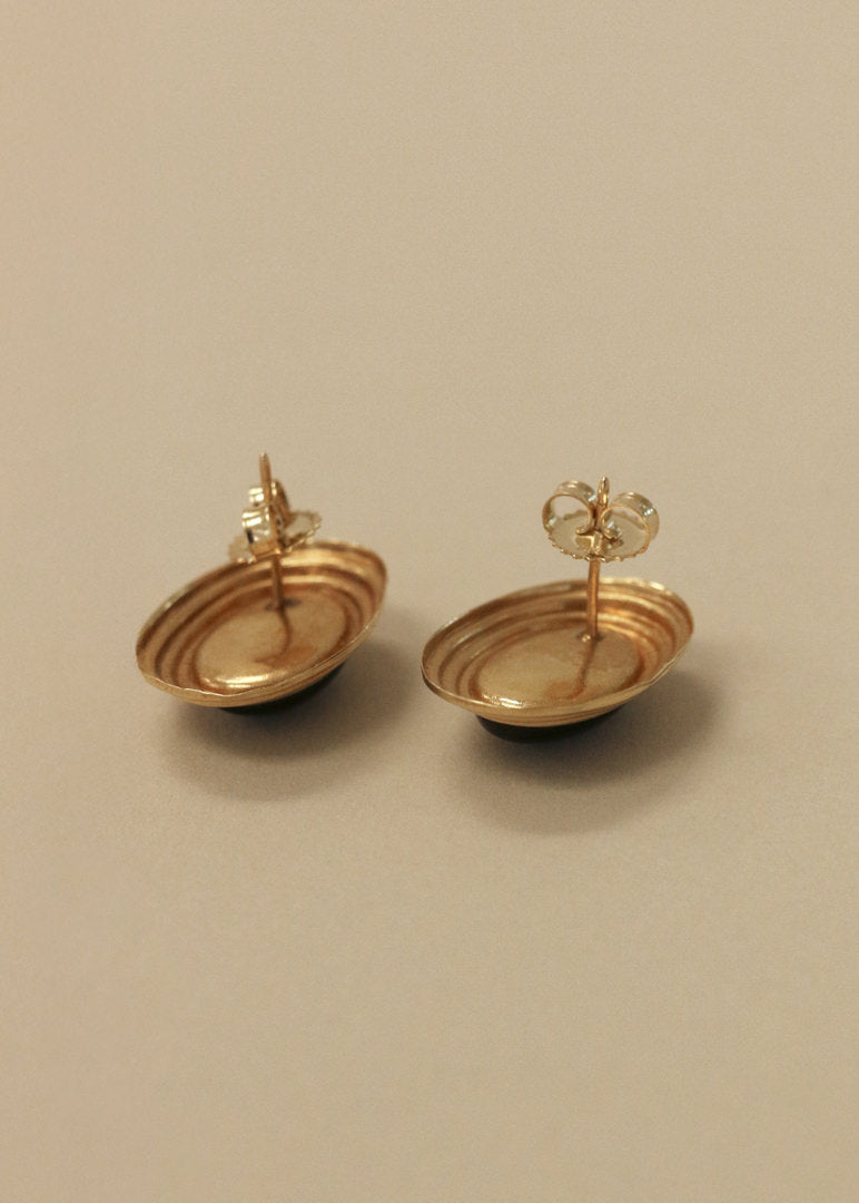 Back side of the Kinn Vintage 14k Gold Oval Onyx Earrings