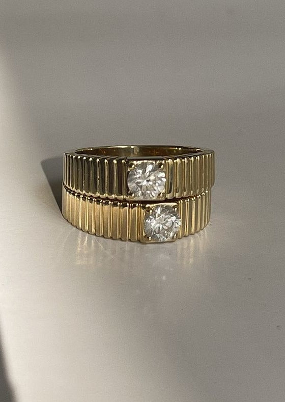 Solis Ribbed Ring Round Diamond 0.5 Carat