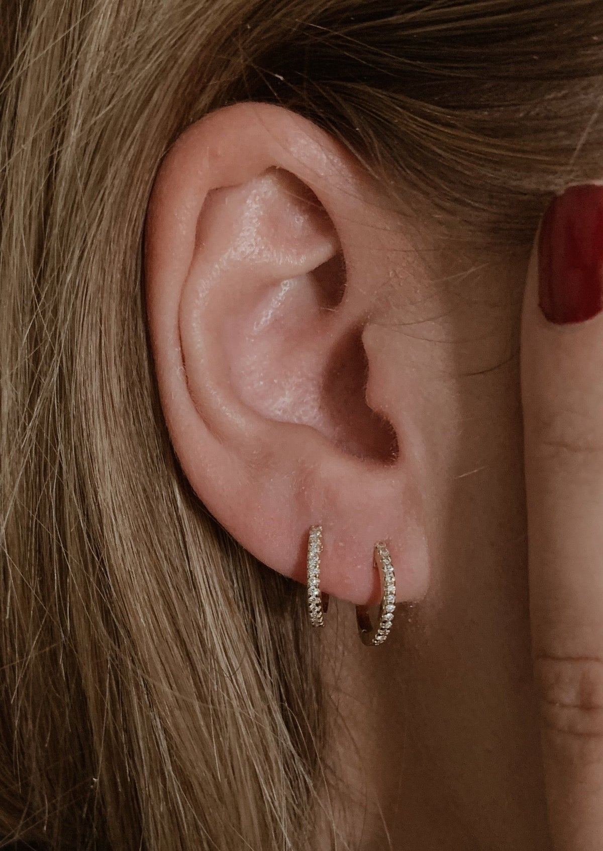 alt="Pavé Hoop Huggie Earrings"