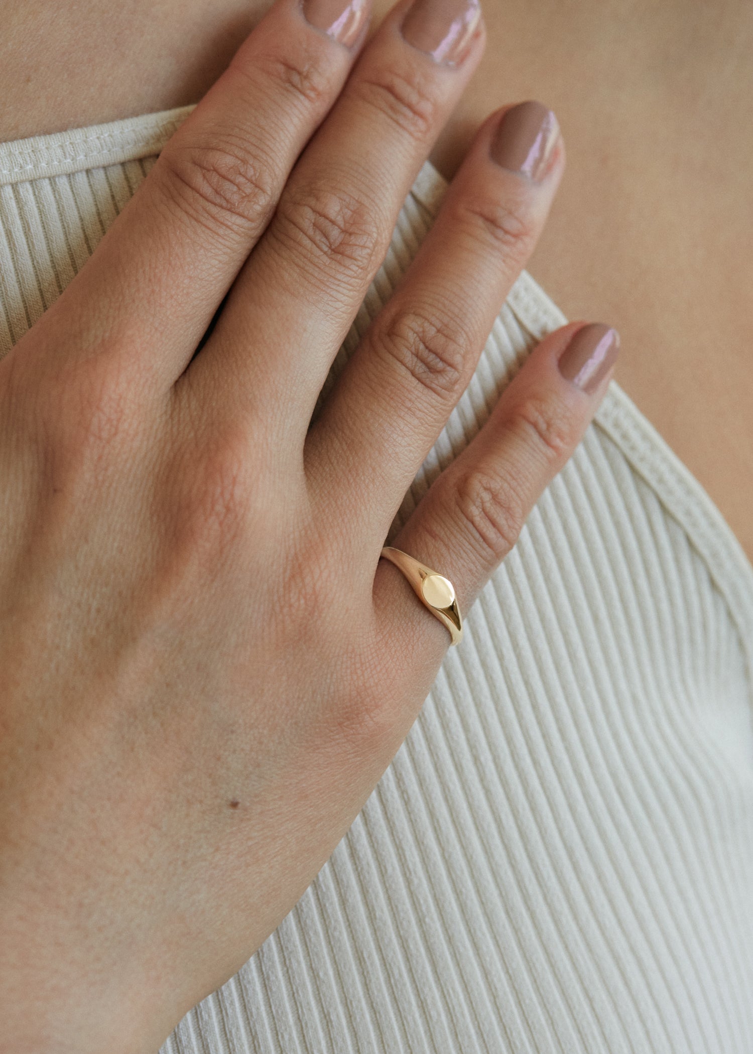 Petite Signet Ring Engraved 14k Gold - Kinn