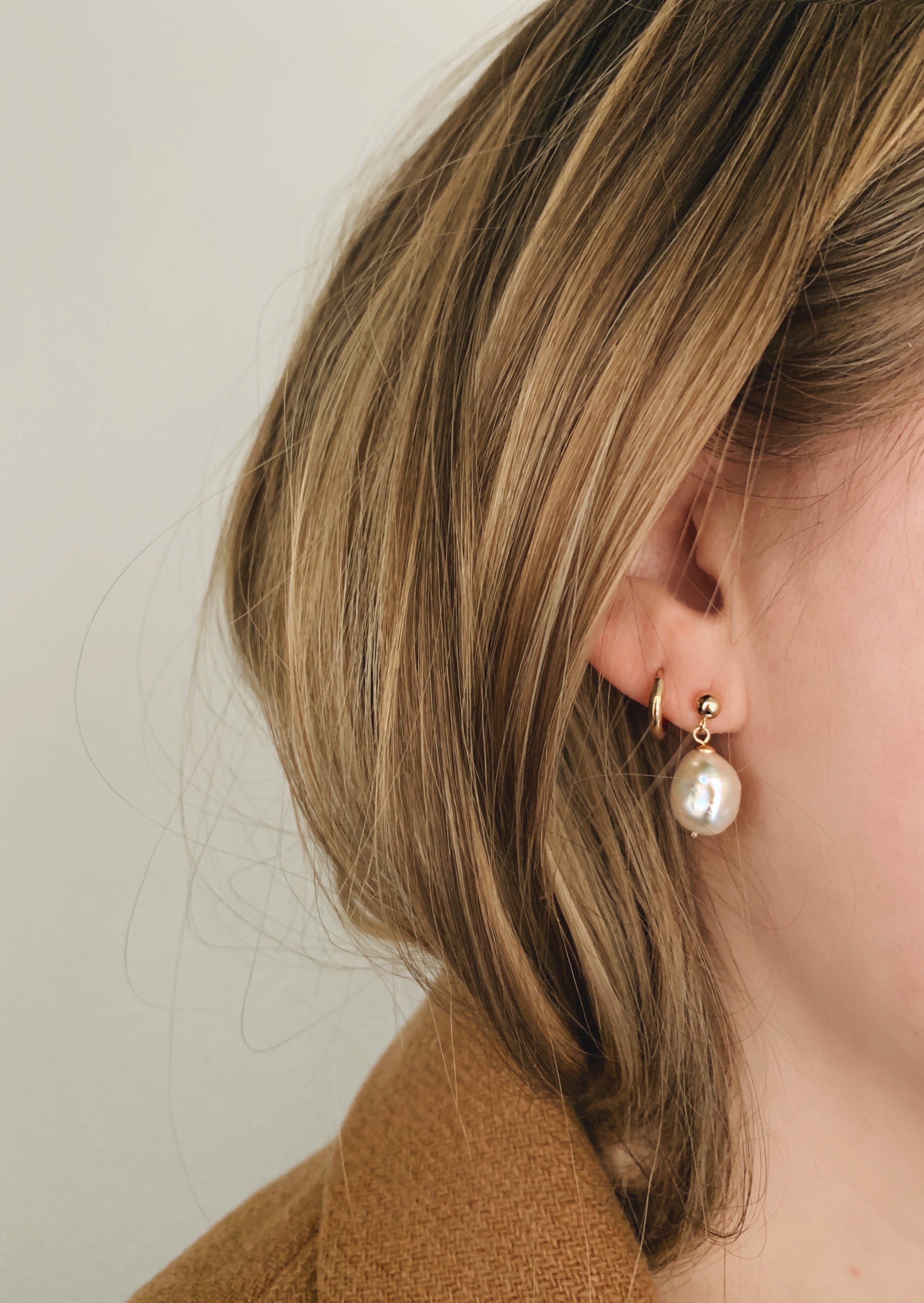 Baroque Pearl Drop Earrings 14k Gold Kinn1