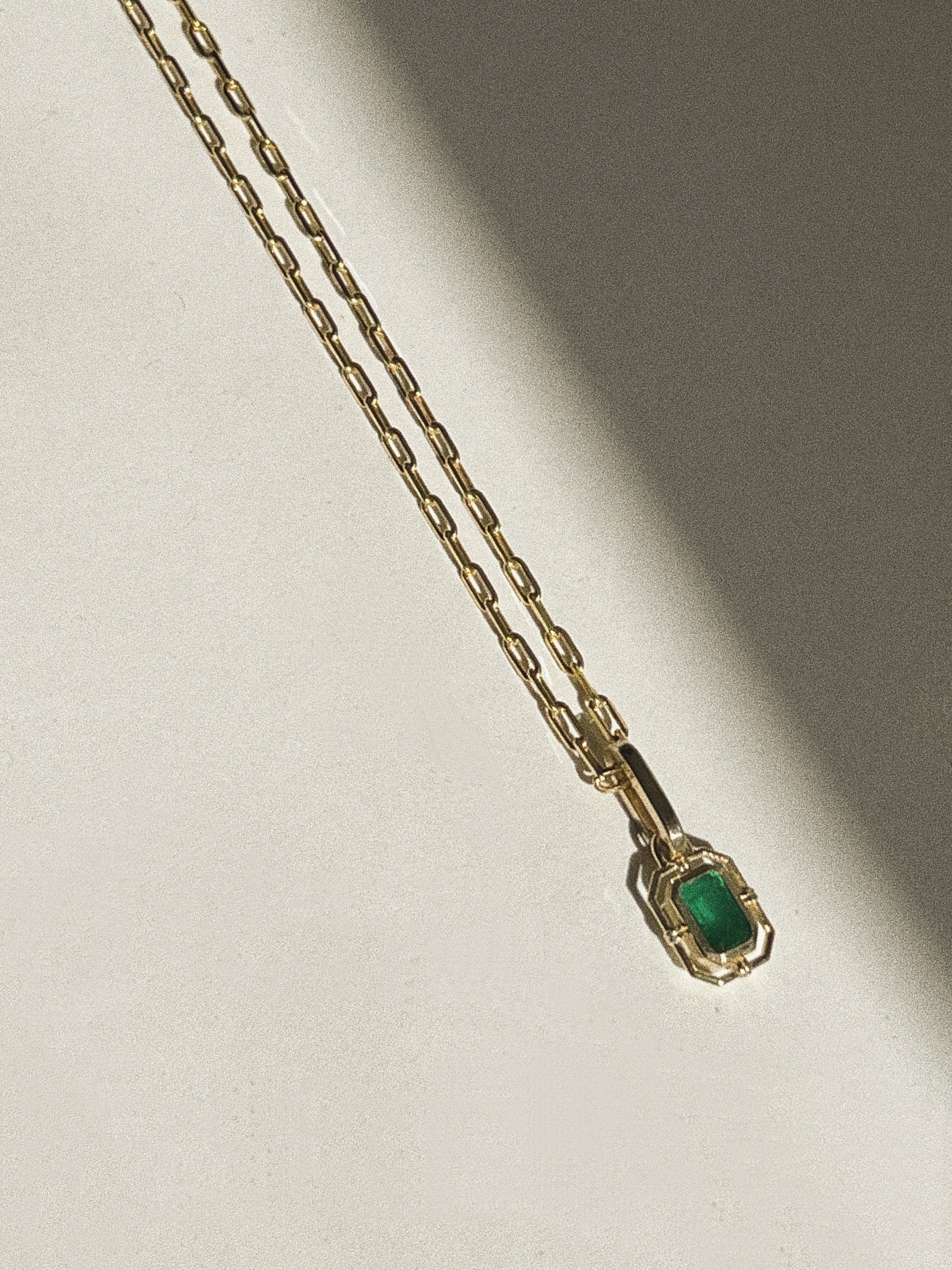 alt="Lyra Baguette Pendant I - Emerald with pico link chain"
