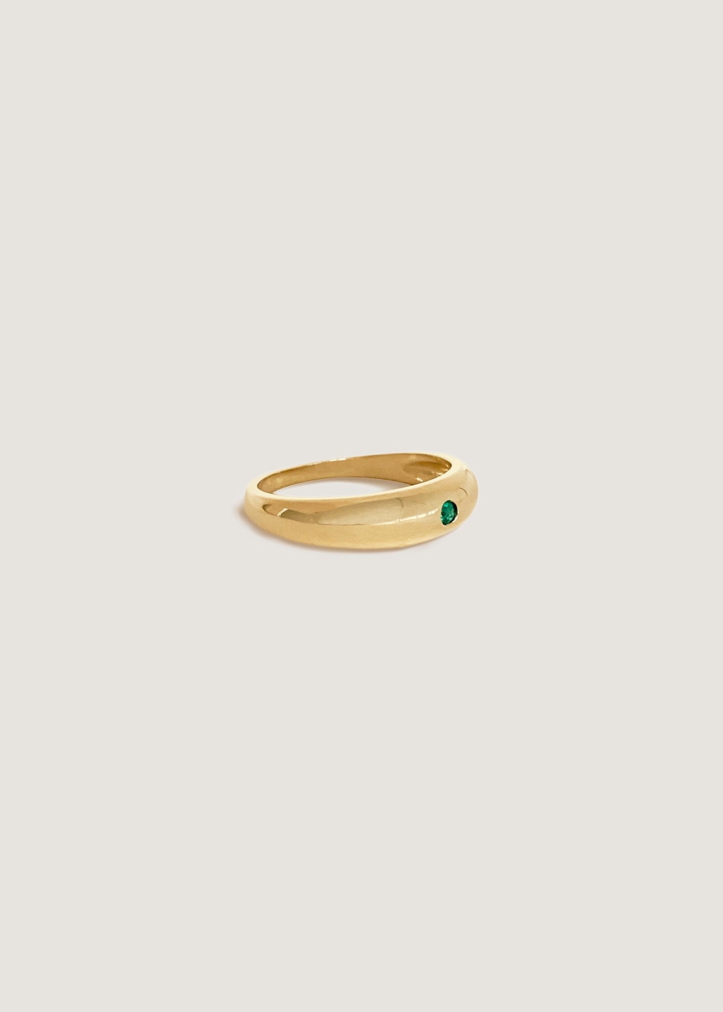 alt= "Amelia Dome Ring I - Emerald"