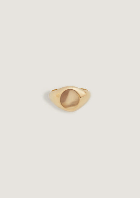 alt="Classic Signet Ring"