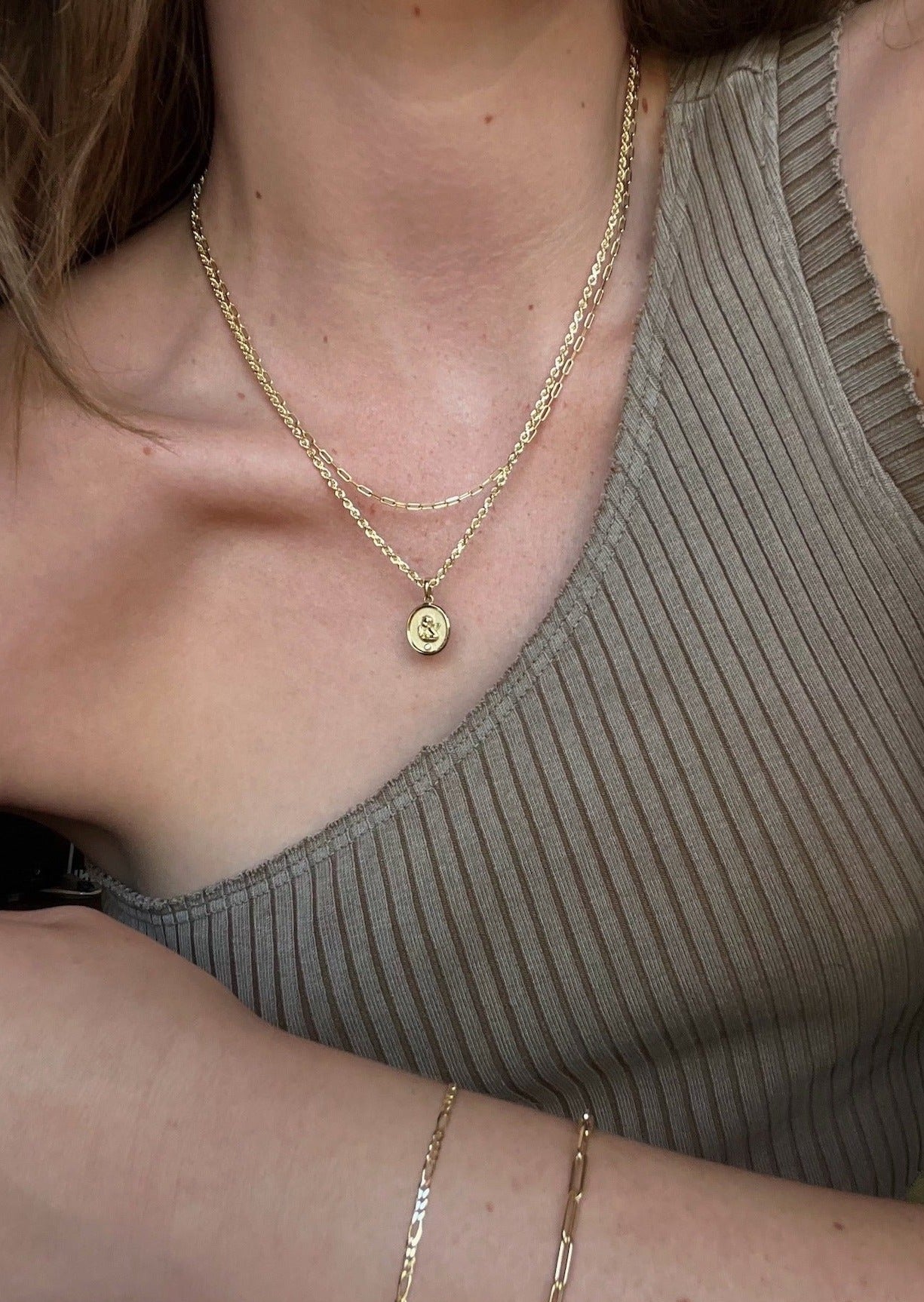 Pendant for rope chain clearance
