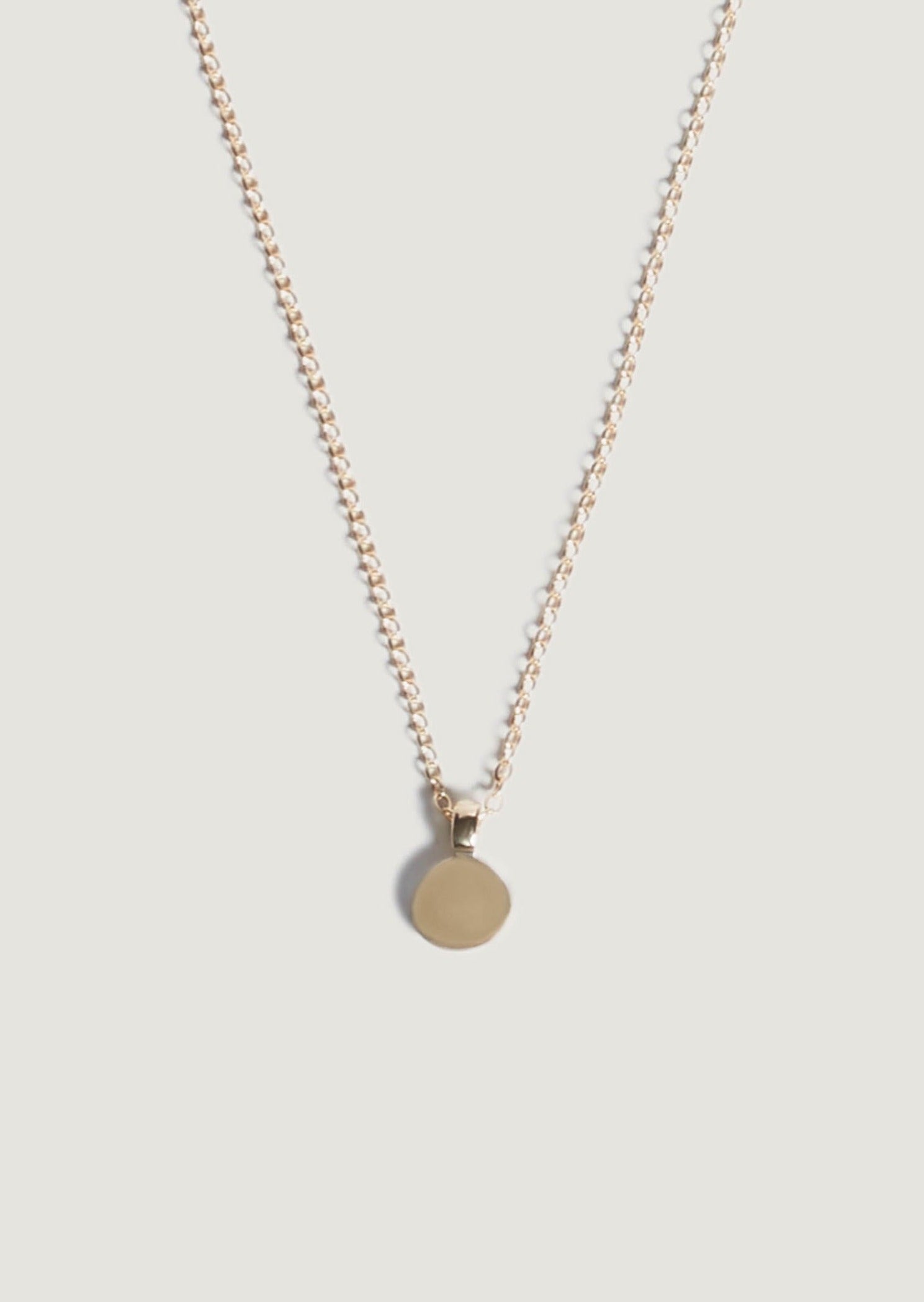 round initial disc necklace - Engraving